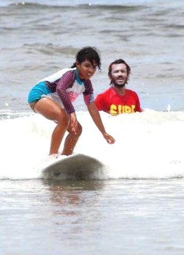 A Las Tortuguitas student surfing