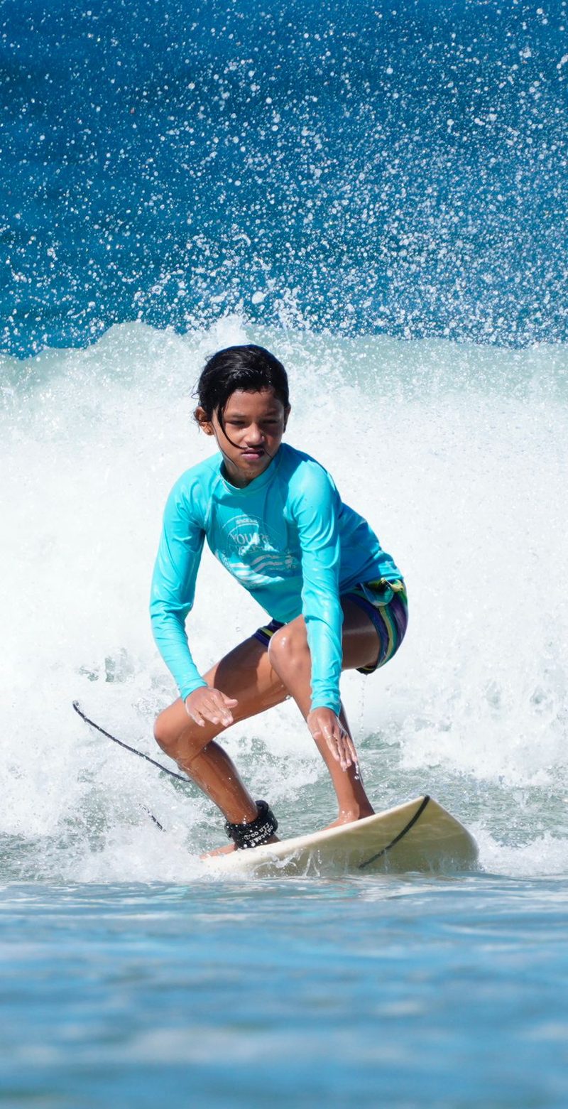A Las Tortuguitas student surfing