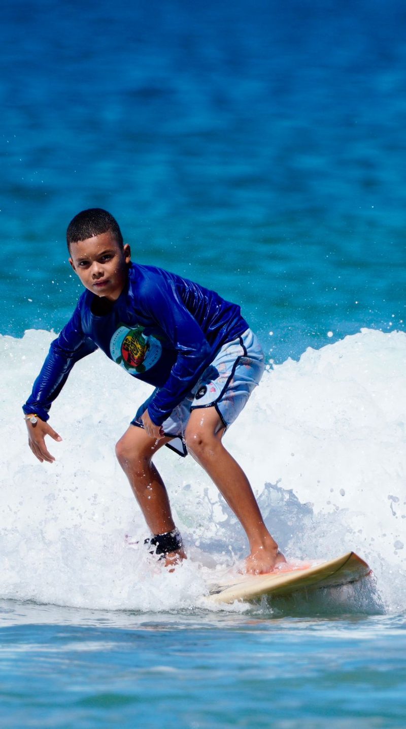 A Las Tortuguitas student surfing