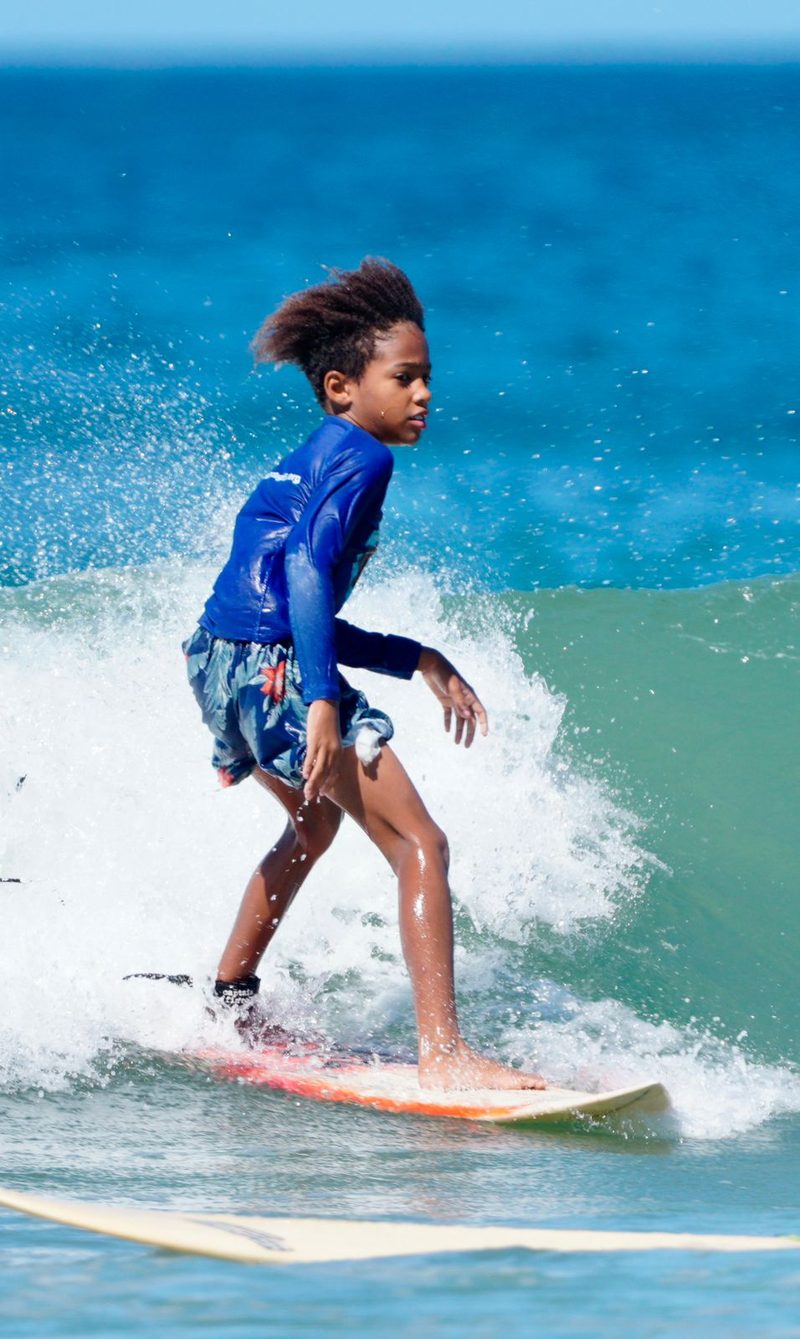 A Las Tortuguitas student surfing