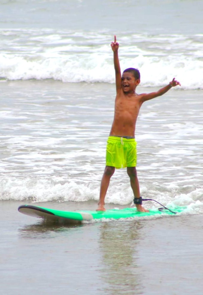 A Las Tortuguitas student surfing