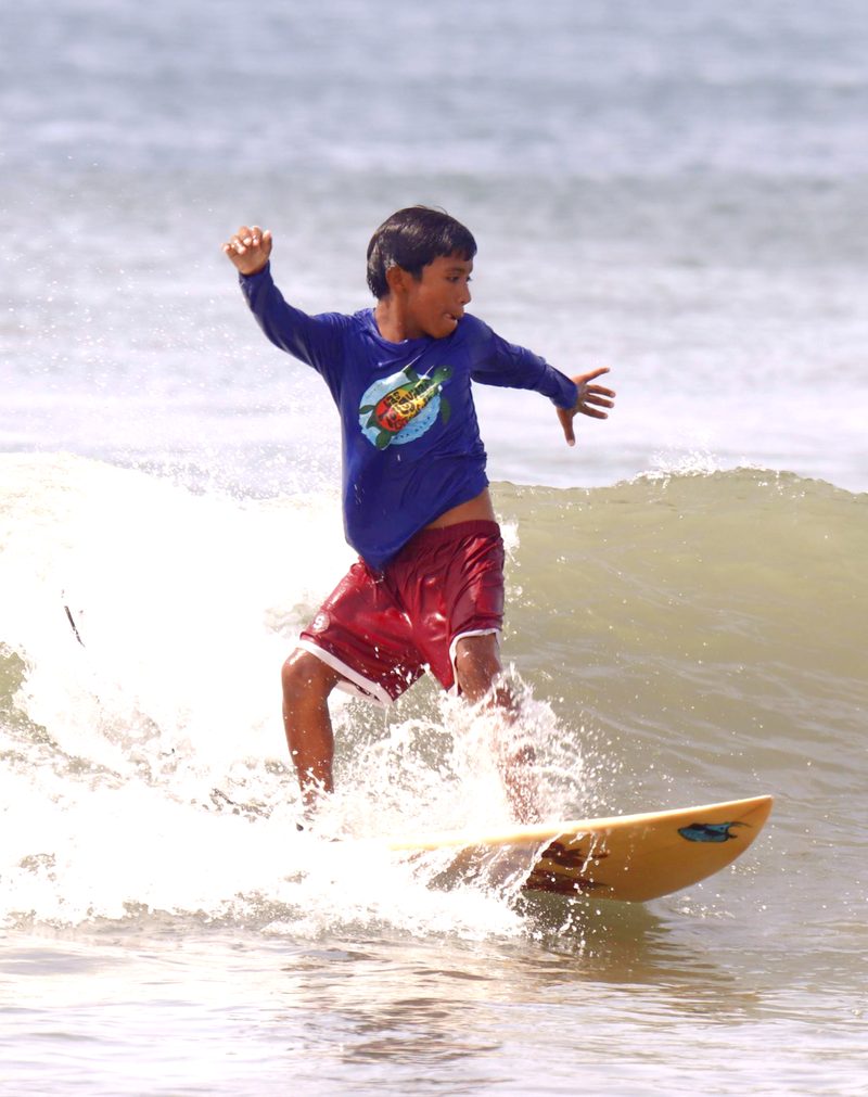 A Las Tortuguitas student surfing