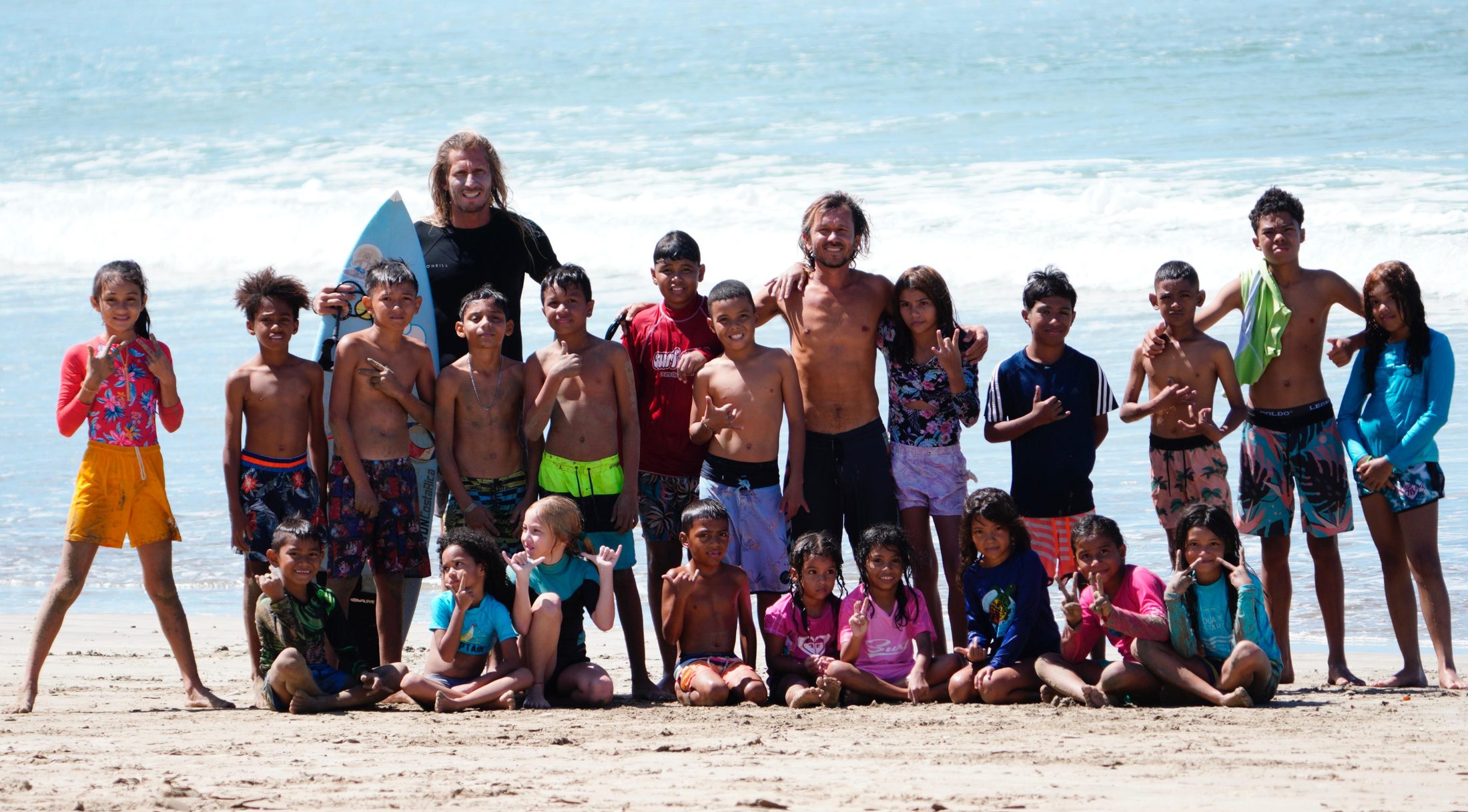 The Las Tortuguitas group on the beach